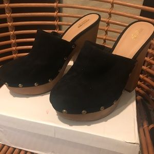 Black Mossimo clogs size 7.5